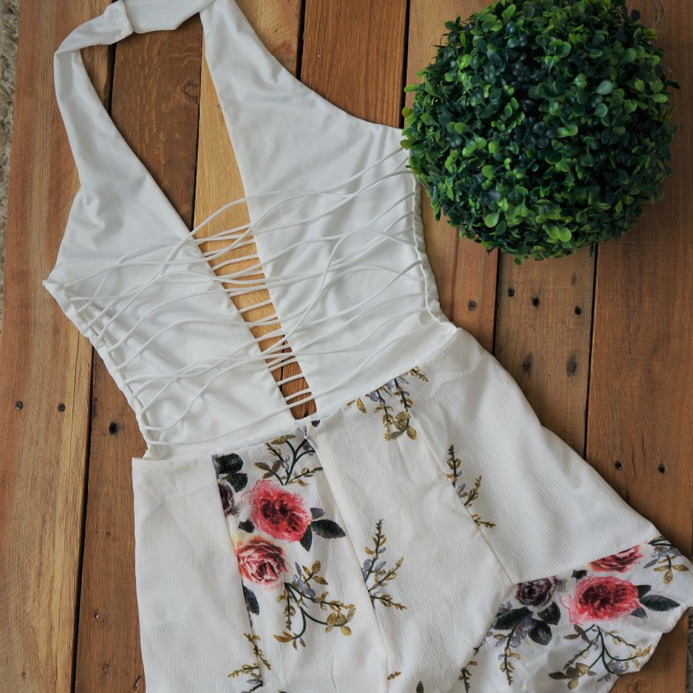 White Strappy back Floral Romper - Picture 2 of 7